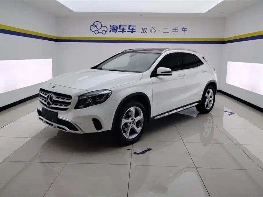MERCEDES BENZ GLA 2019