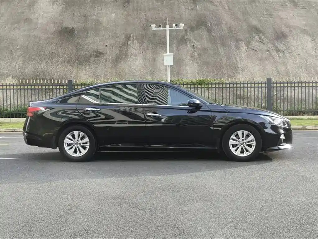 NISSAN TEANA 2019