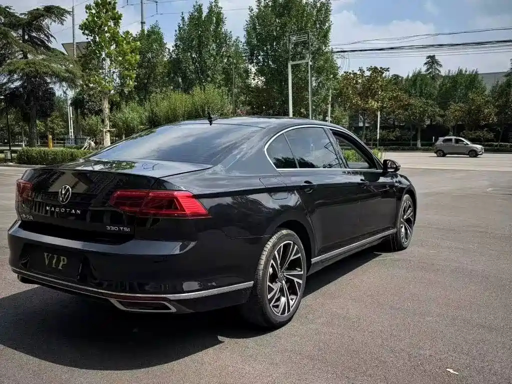 VOLKSWAGEN MAGOTAN 2021