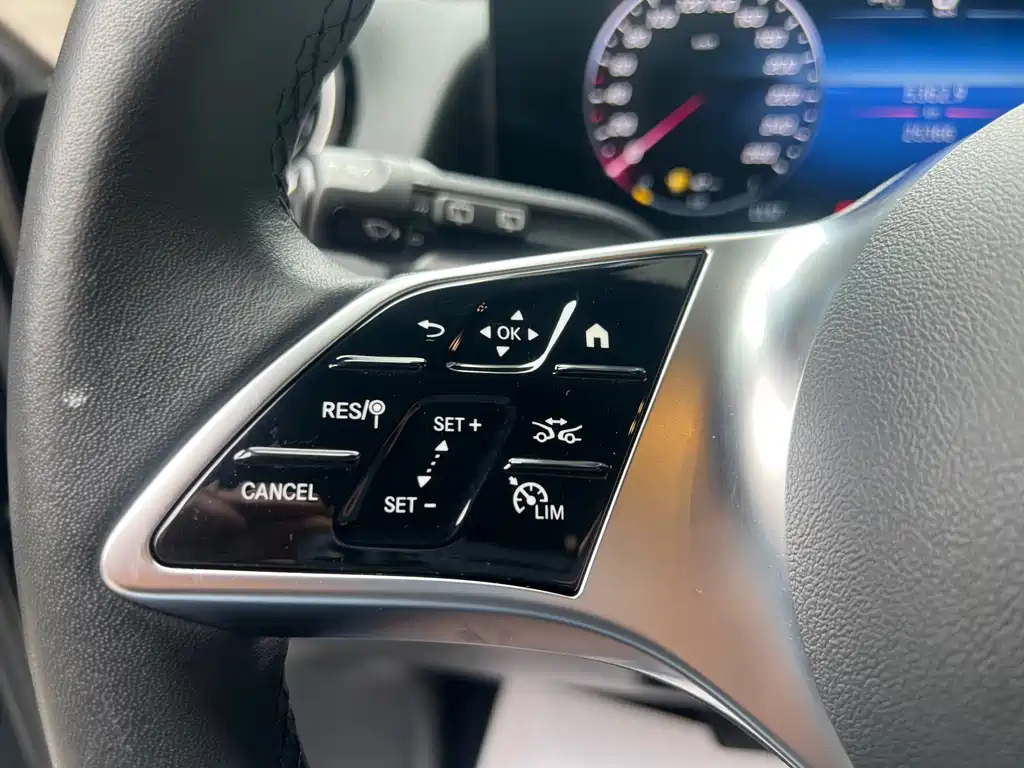 MERCEDES BENZ GLB 2024