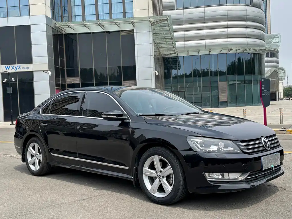 VOLKSWAGEN PASSAT 2013