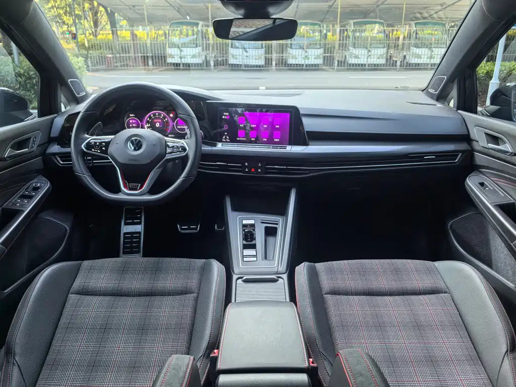 VOLKSWAGEN GOLF GTI 2023