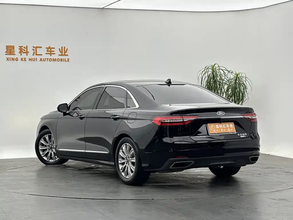 FORD TAURUS 2019