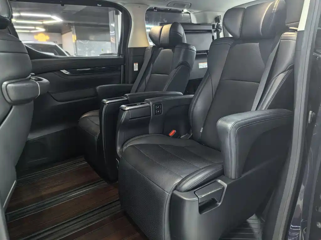 TOYOTA ALPHARD 2018