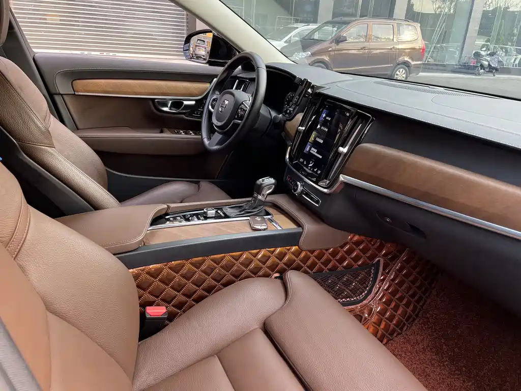 VOLVO S90 2020