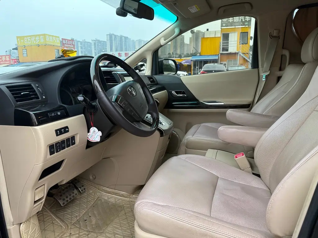 TOYOTA ALPHARD 2012