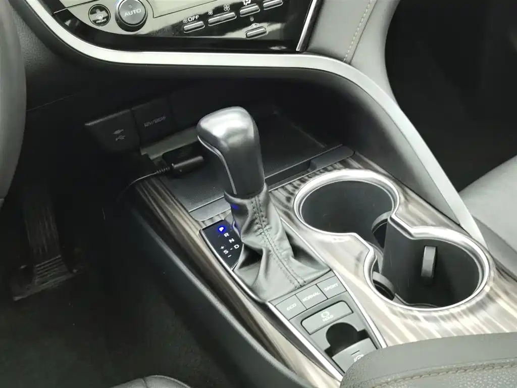 TOYOTA CAMRY 2019