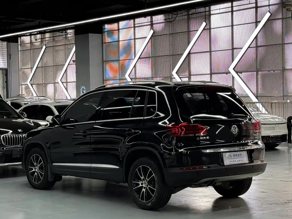 VOLKSWAGEN TIGUAN 2015