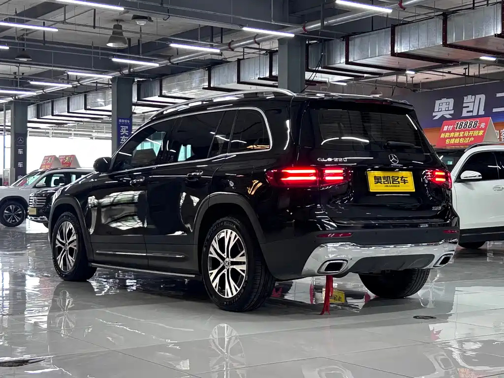 MERCEDES BENZ GLB 2024