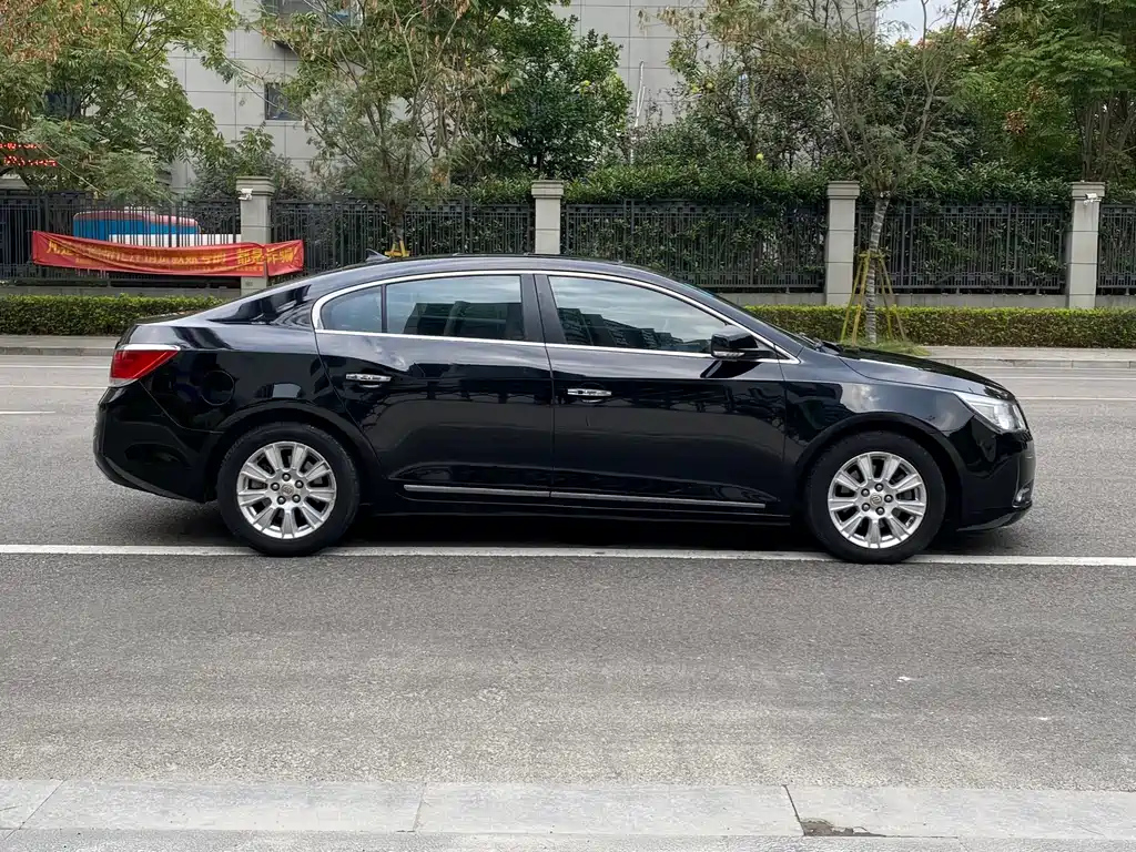 BUICK LACROSSE 2011