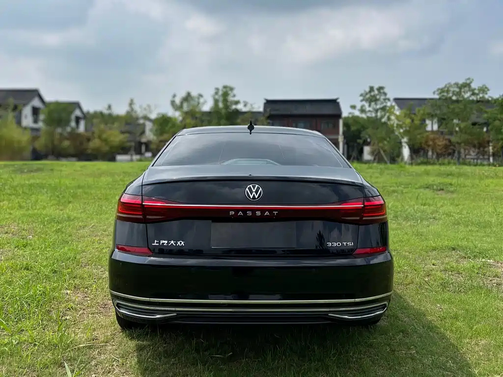 VOLKSWAGEN PASSAT 2023