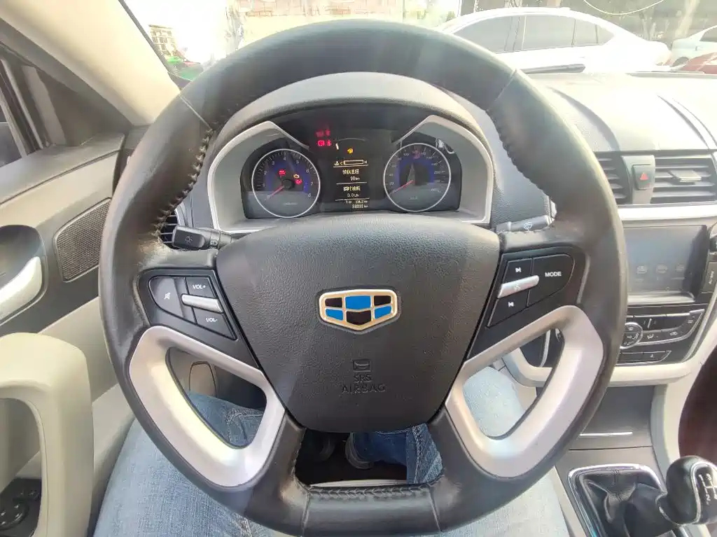 GEELY AUTO EMGRAND 2015