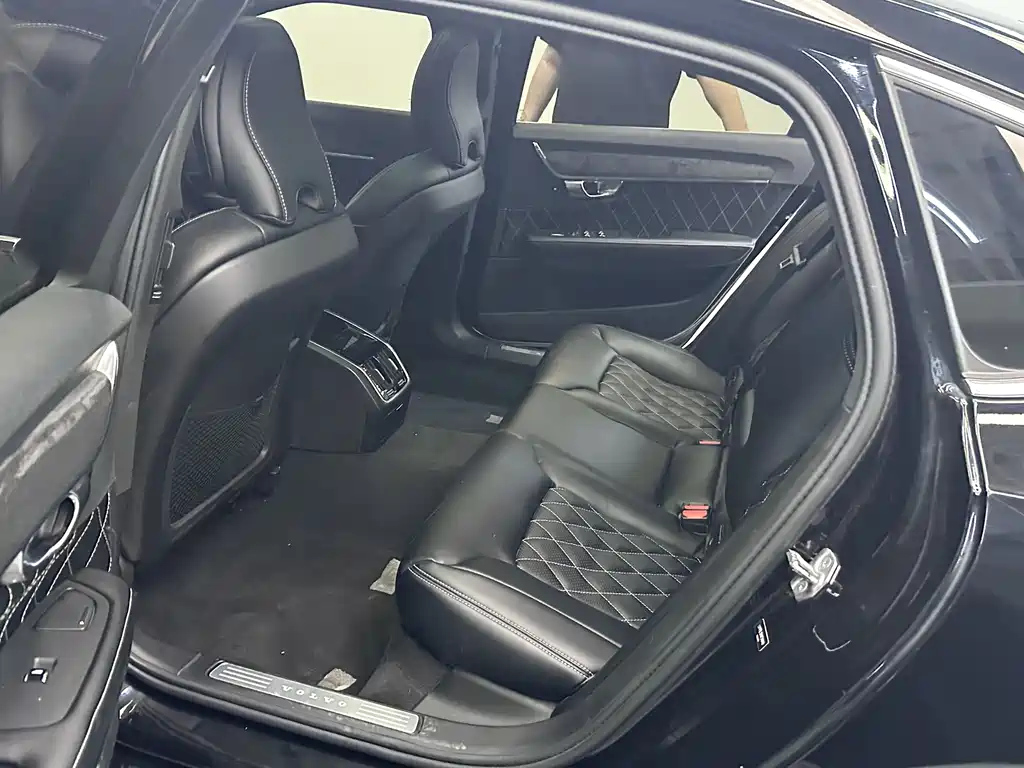 VOLVO S90 2022