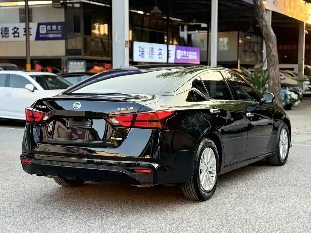 NISSAN TEANA 2019