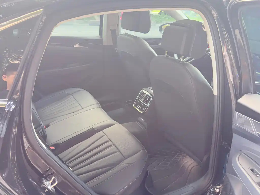 VOLKSWAGEN PASSAT 2024