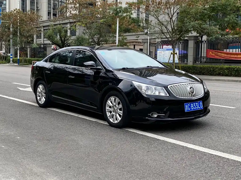 BUICK LACROSSE 2011