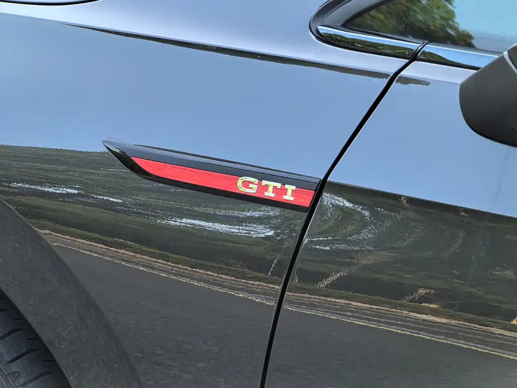 VOLKSWAGEN GOLF GTI 2023