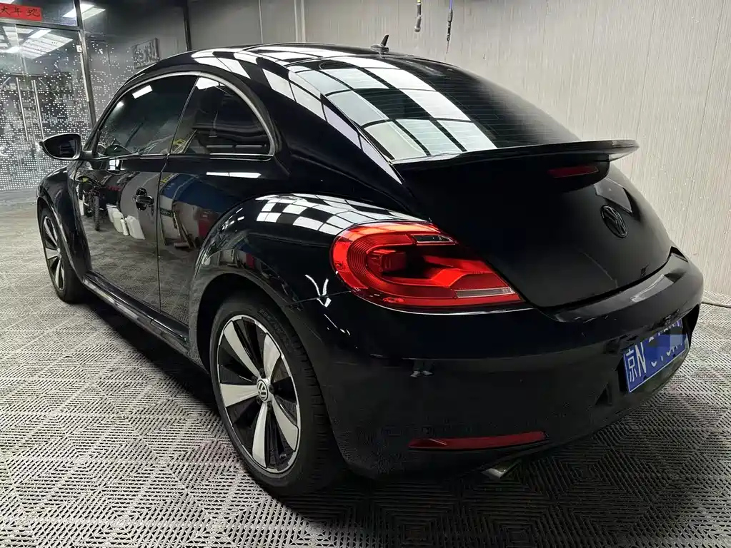 VOLKSWAGEN BEETLE 2014