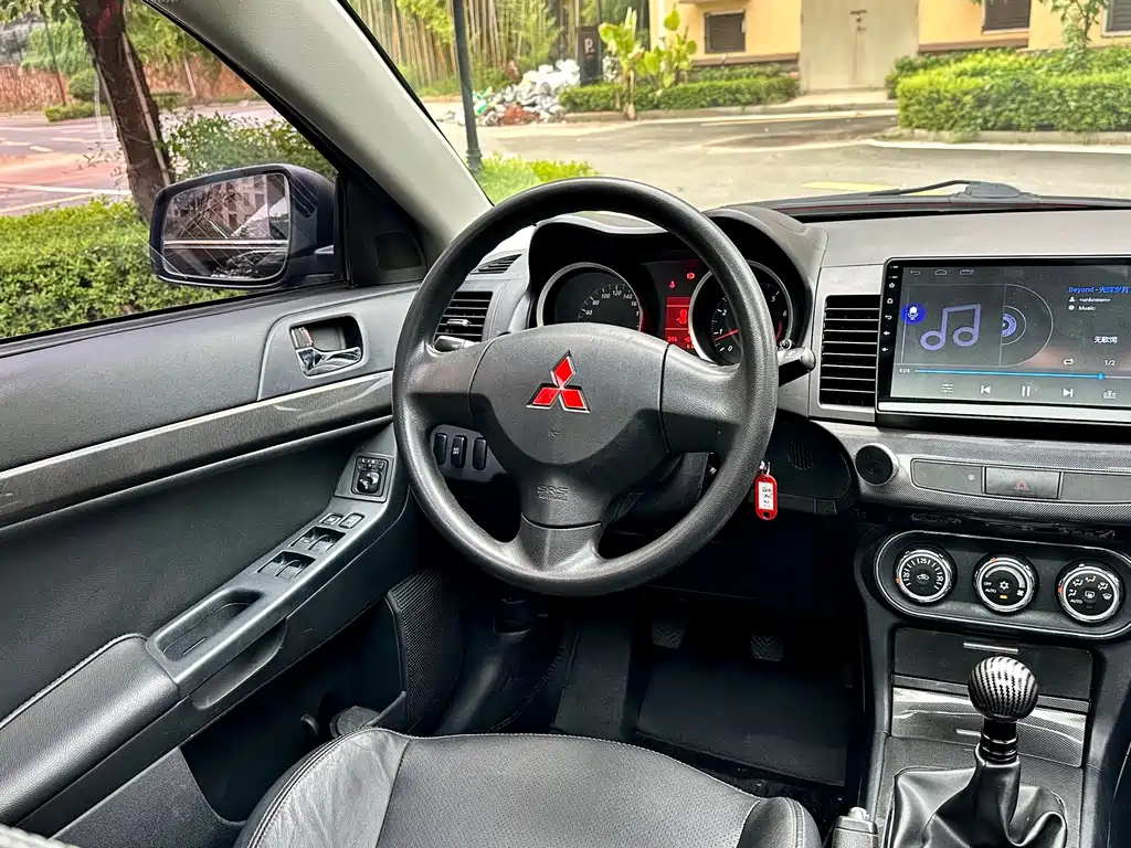 MITSUBISHI LANCER EX 2012