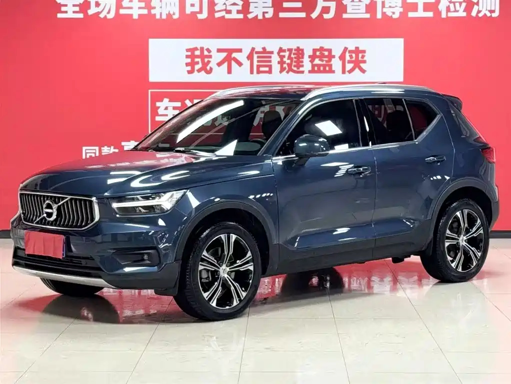 VOLVO XC40 2021