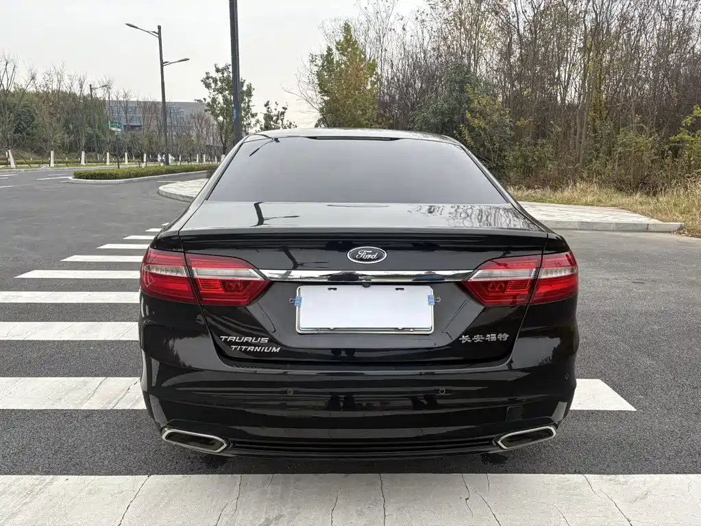 FORD TAURUS 2015
