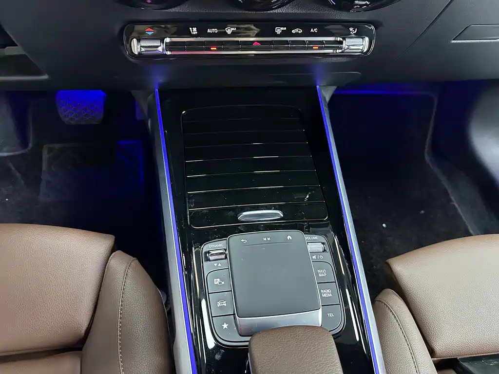 MERCEDES BENZ GLB 2024