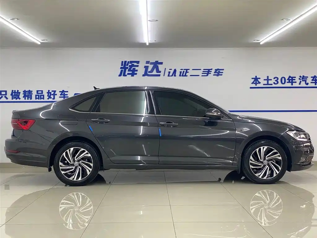 VOLKSWAGEN SAGITAR 2022