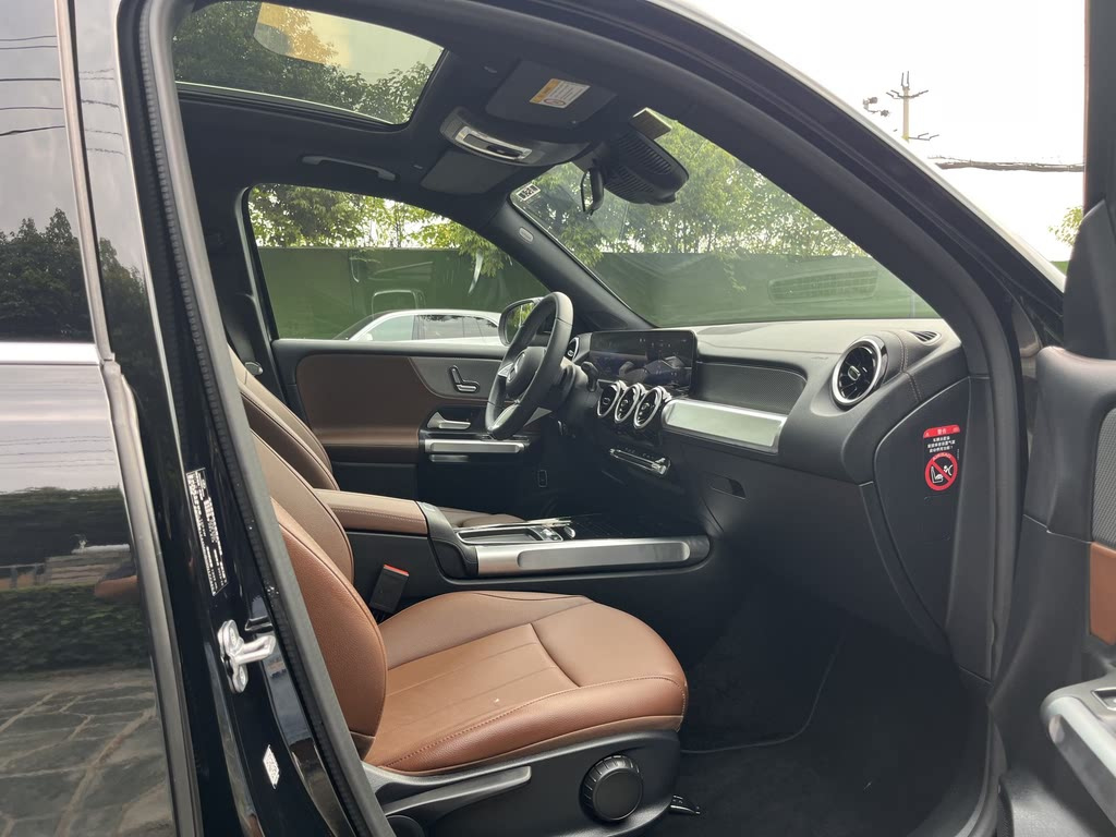MERCEDES BENZ GLB 2024
