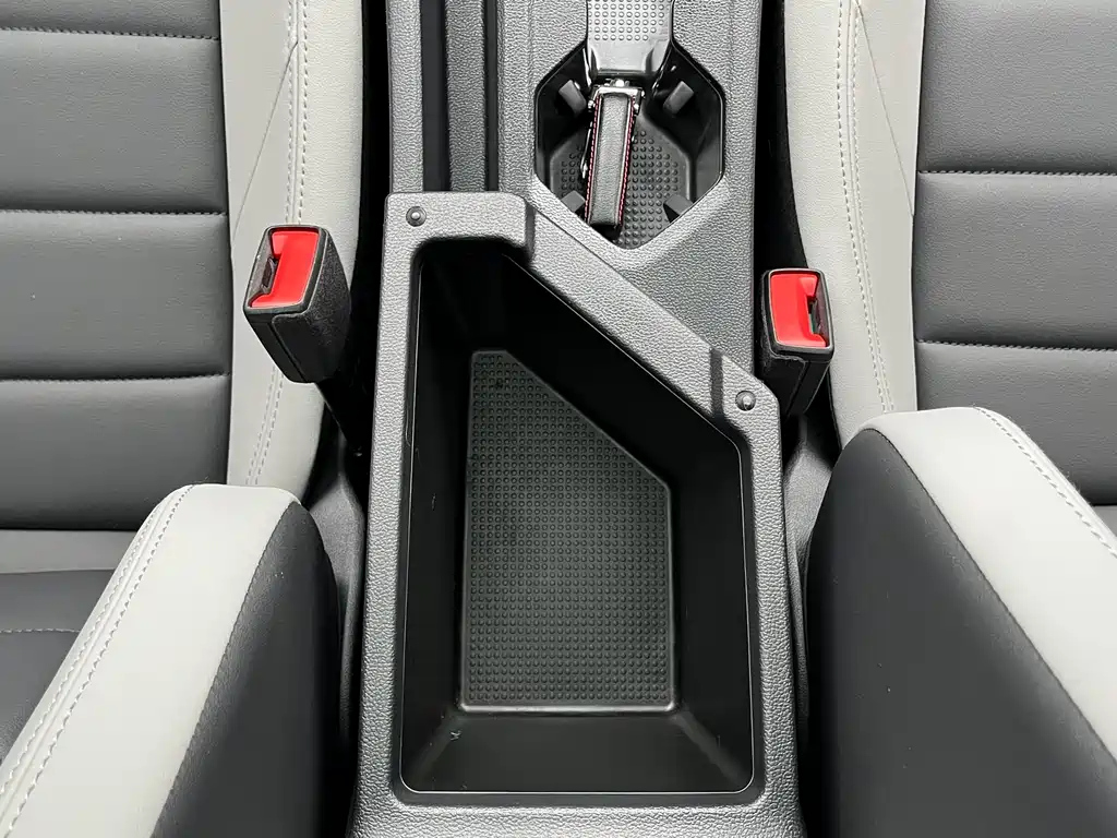 VOLKSWAGEN BORA 2023