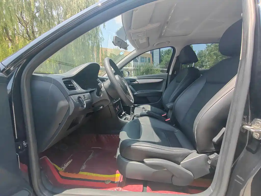 VOLKSWAGEN LAVIDA 2013