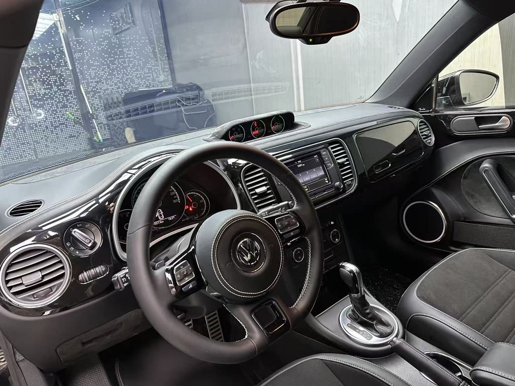 VOLKSWAGEN BEETLE 2014