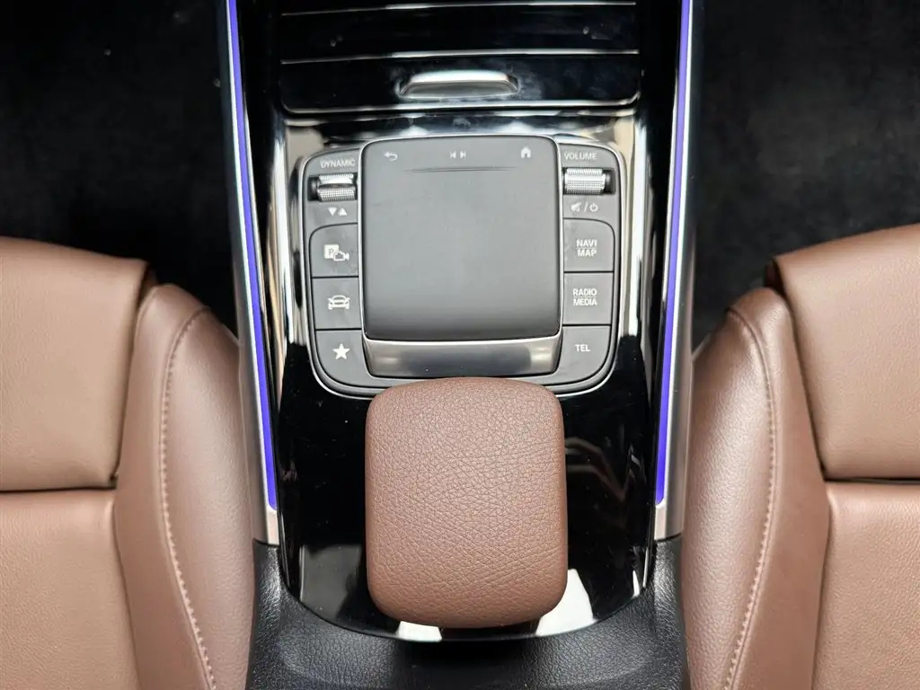 MERCEDES BENZ GLB 2023
