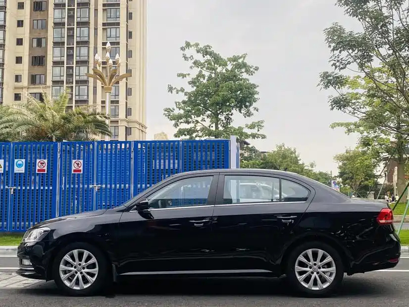 VOLKSWAGEN LAVIDA 2016