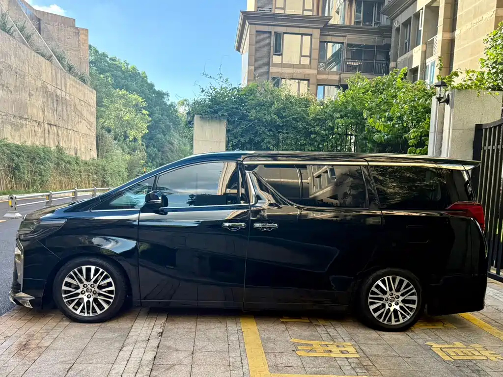 TOYOTA ALPHARD 2018