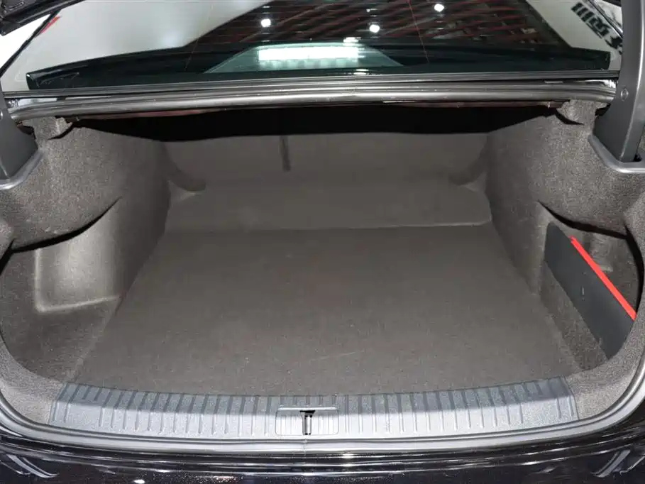 VOLKSWAGEN PASSAT 2024