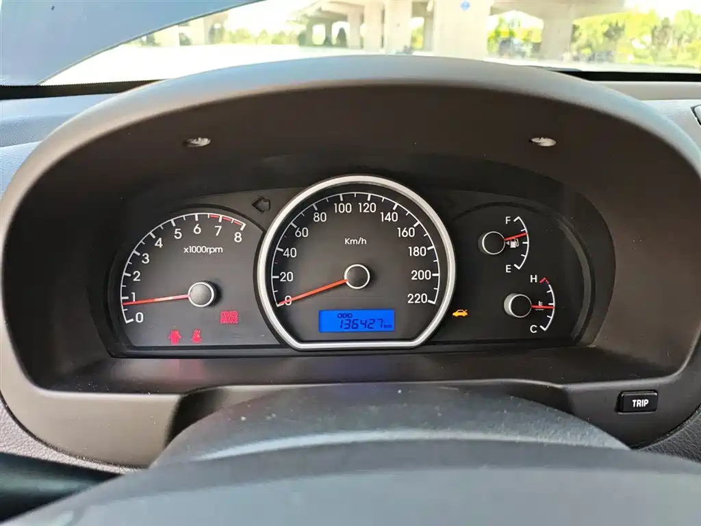 HYUNDAI CELESTA 2011