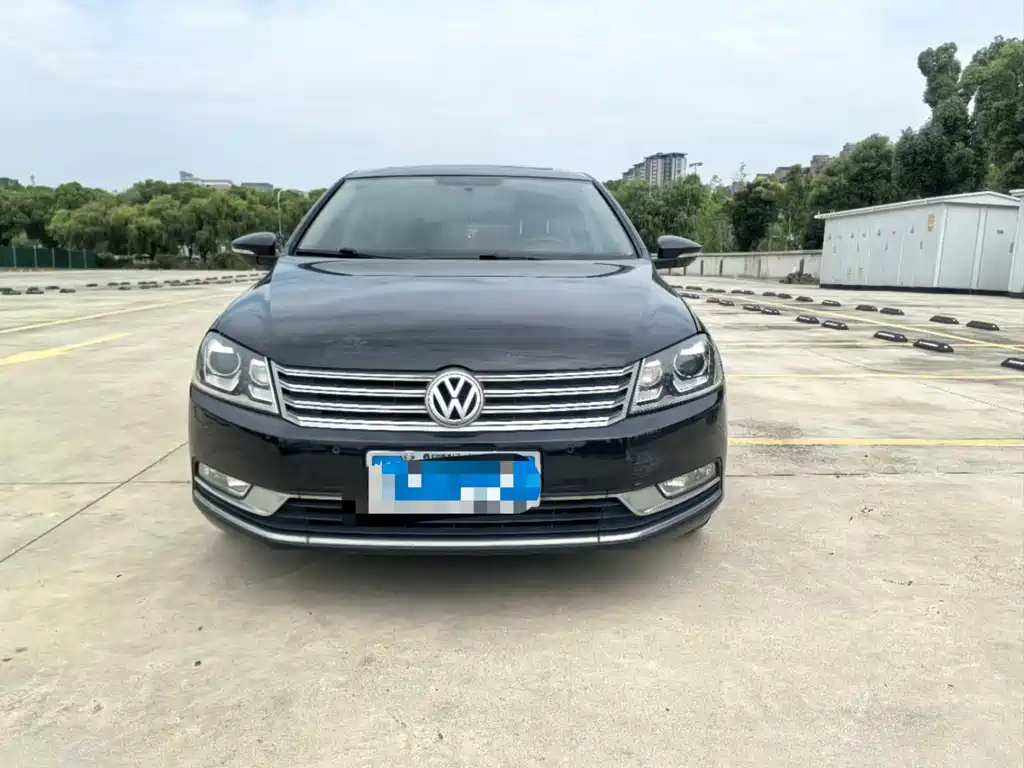 VOLKSWAGEN MAGOTAN 2012