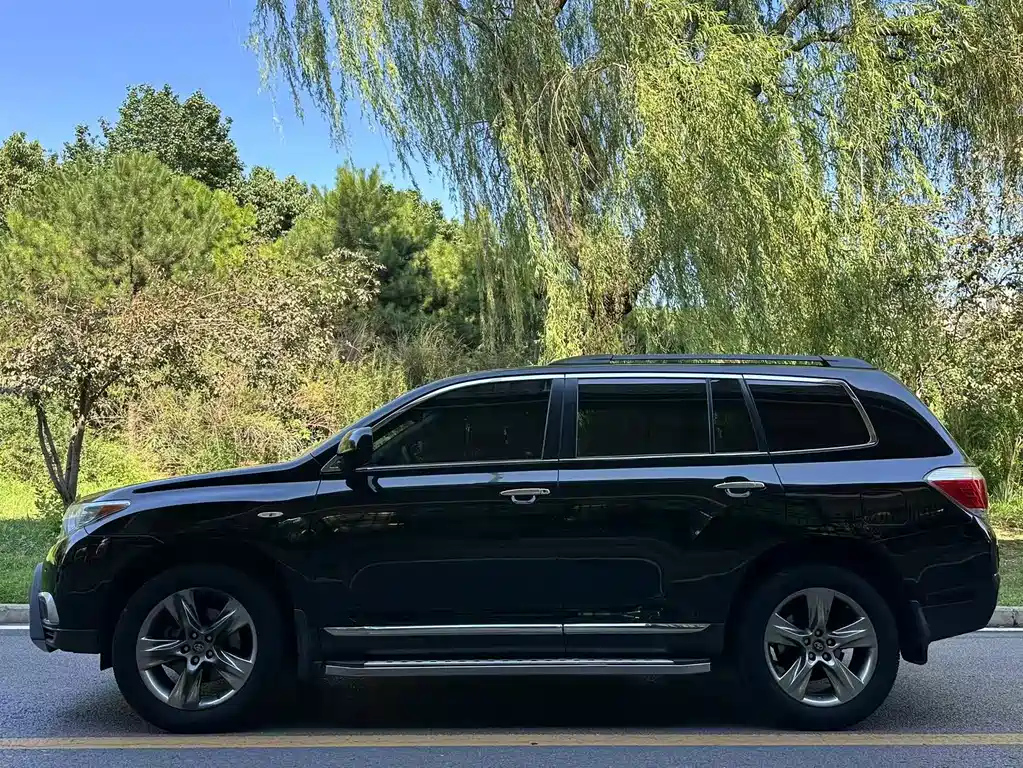 TOYOTA HIGHLANDER 2013