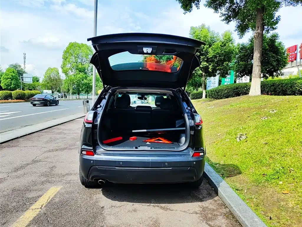 JEEP CHEROKEE 2019