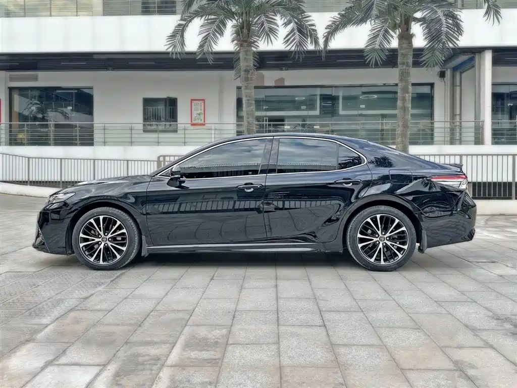 TOYOTA CAMRY 2018