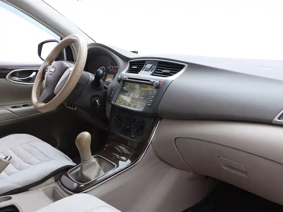 NISSAN SYLPHY 2013
