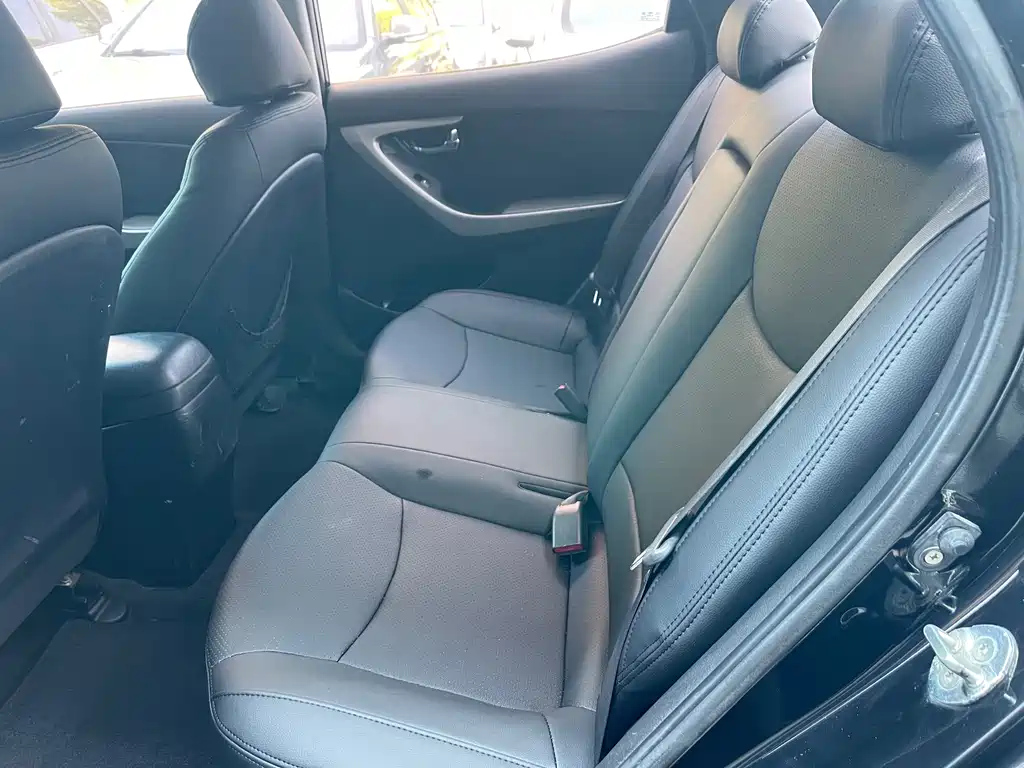 HYUNDAI ELANTRA 2012
