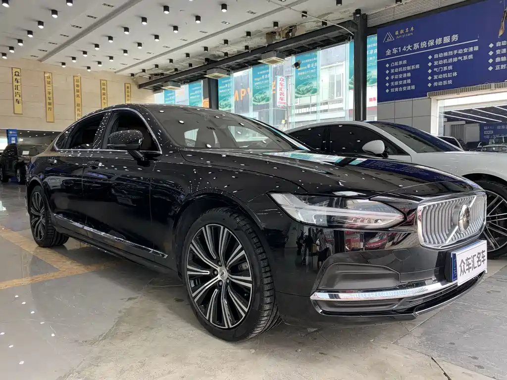 VOLVO S90 2023