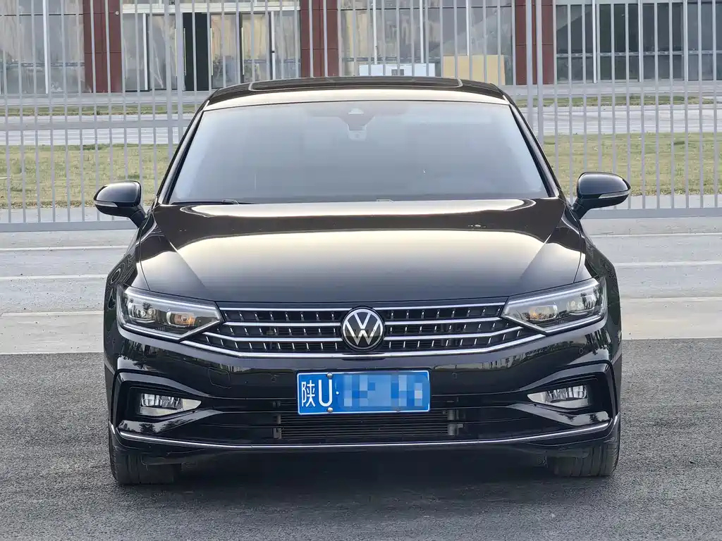 VOLKSWAGEN MAGOTAN 2023