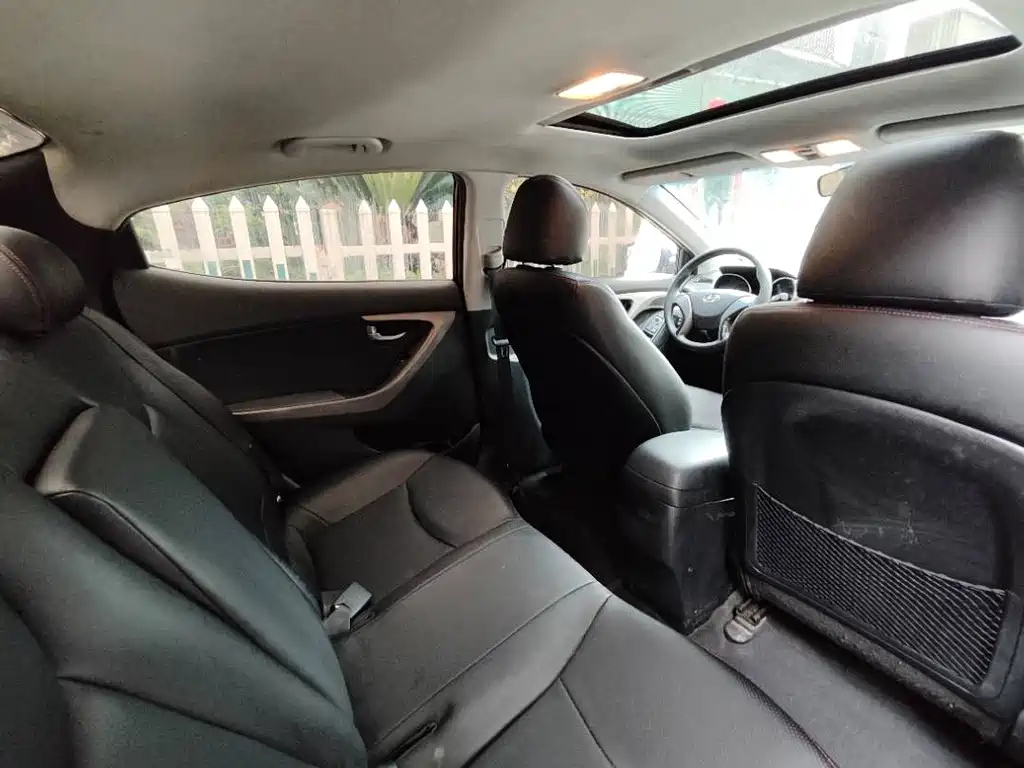 HYUNDAI ELANTRA 2015