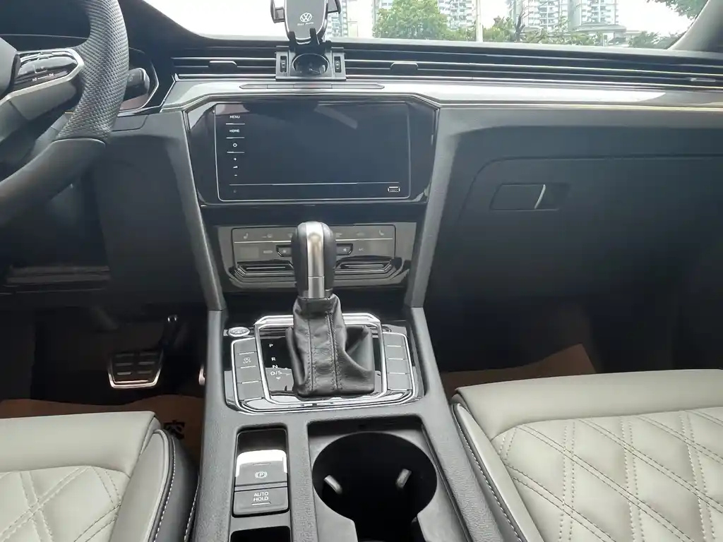 VOLKSWAGEN MAGOTAN 2023