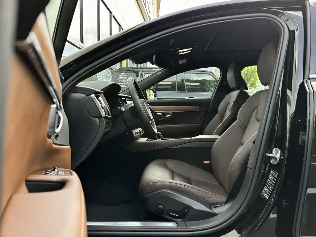 VOLVO S90 2024