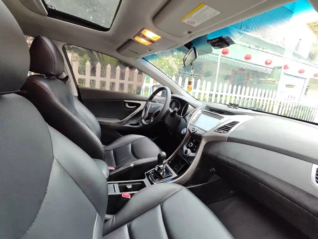 HYUNDAI ELANTRA 2015
