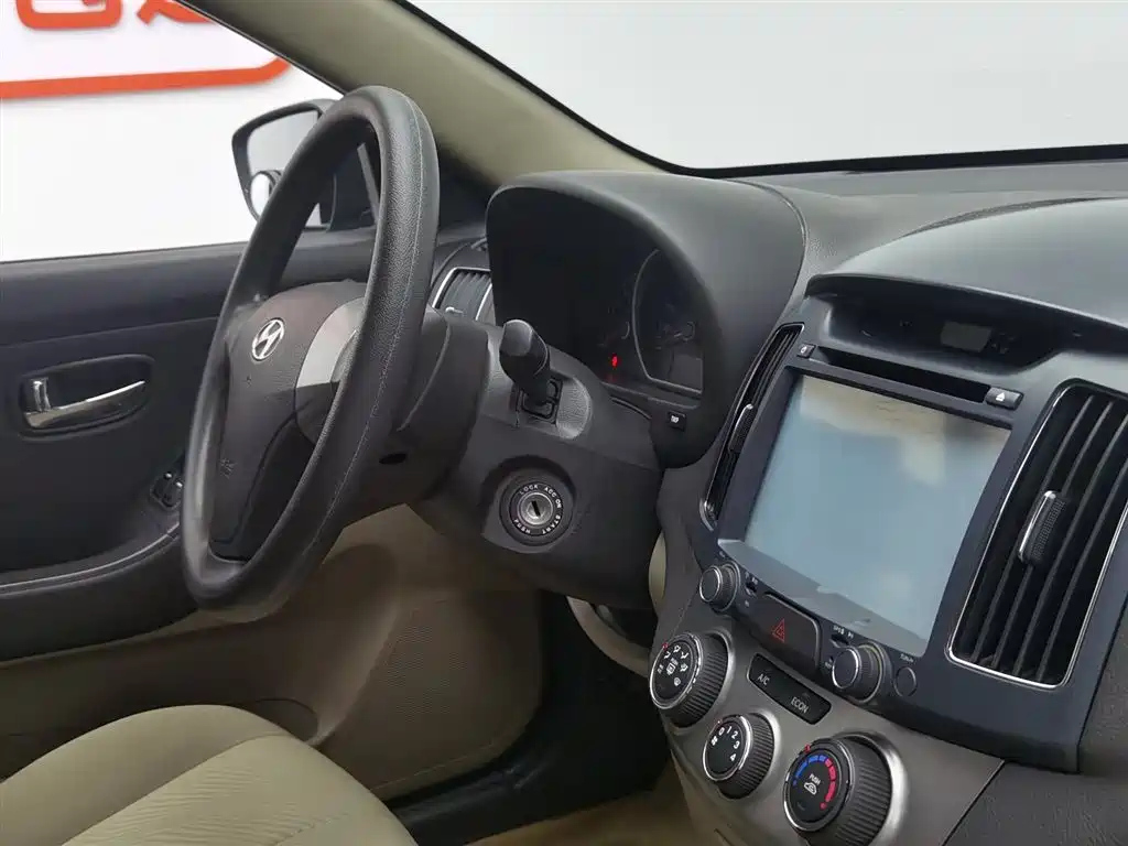 HYUNDAI CELESTA 2011
