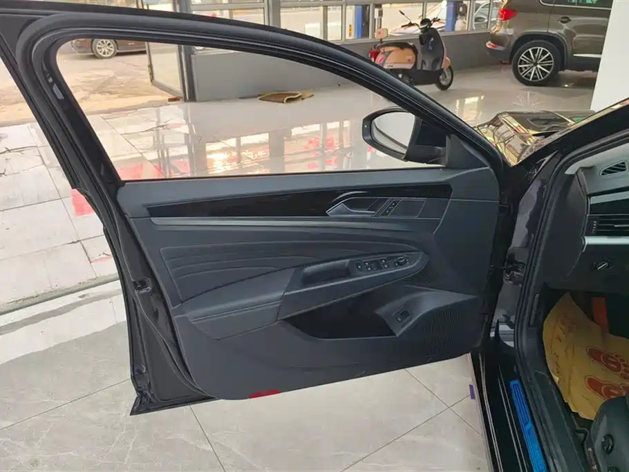 VOLKSWAGEN PASSAT 2022